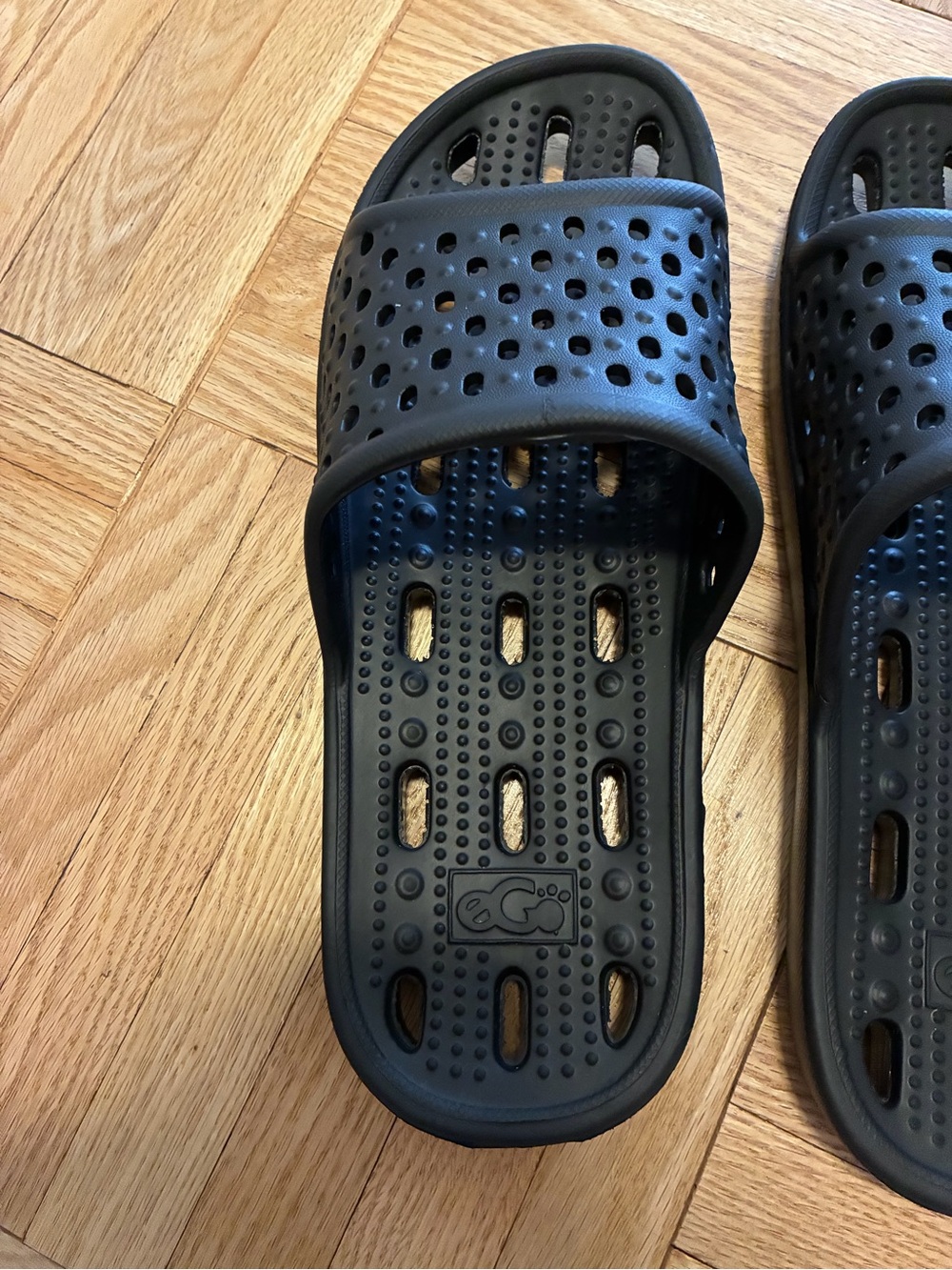 NWOT! Black Men’s Ventilated Slide Sandals - Picture 2 of 3
